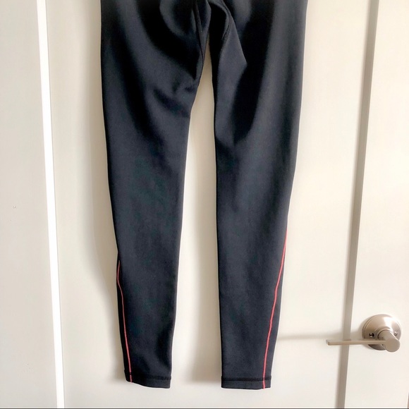 Uniqlo Airism Black Workout Leggings with Pink Trim - Picture 5 of 8